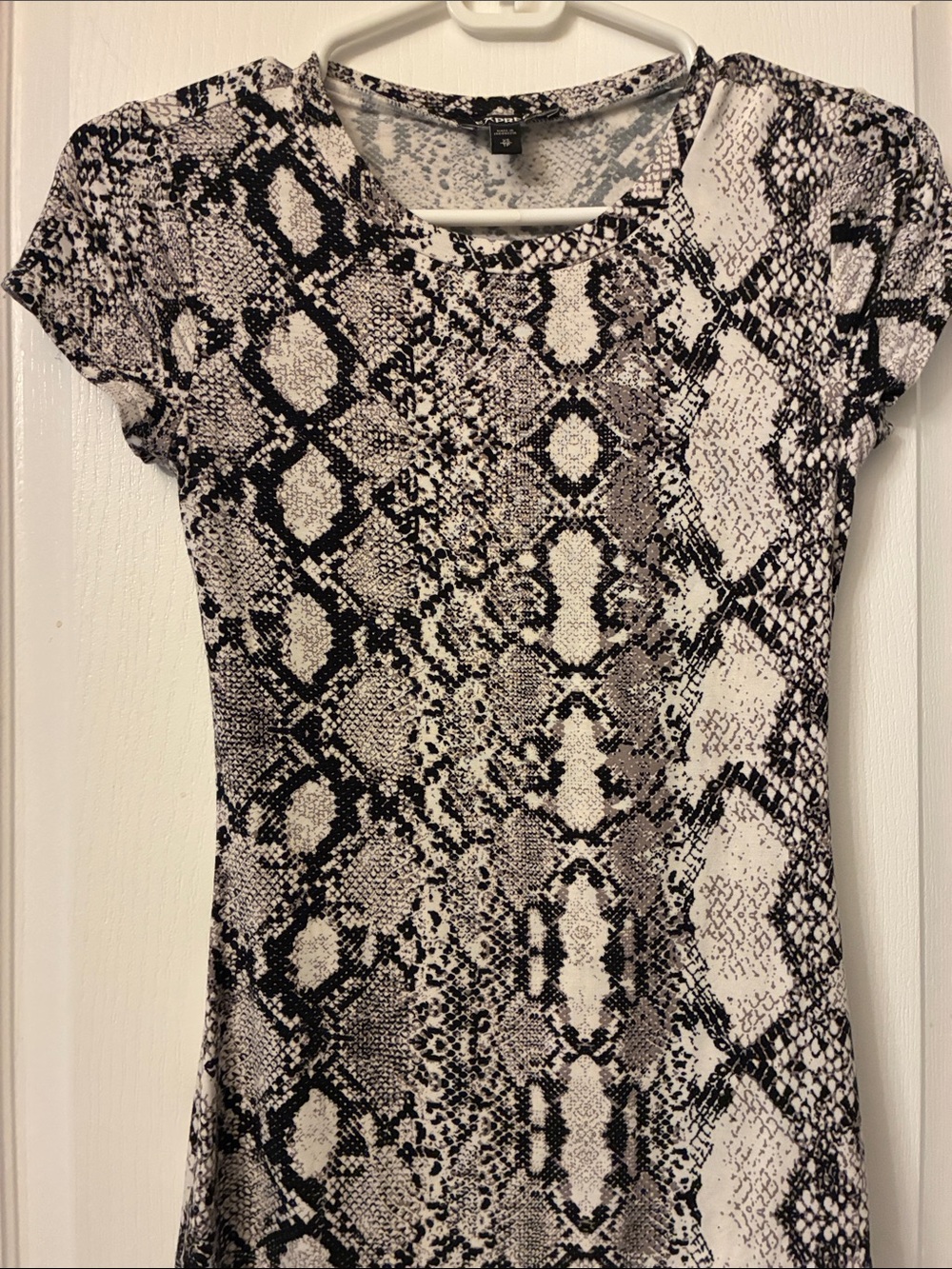Express Animal Print Short Sleeve Women's Top - Black & White